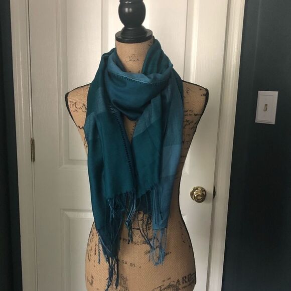 Beautiful Two Tone Blue Scarf - Picture 1 of 3